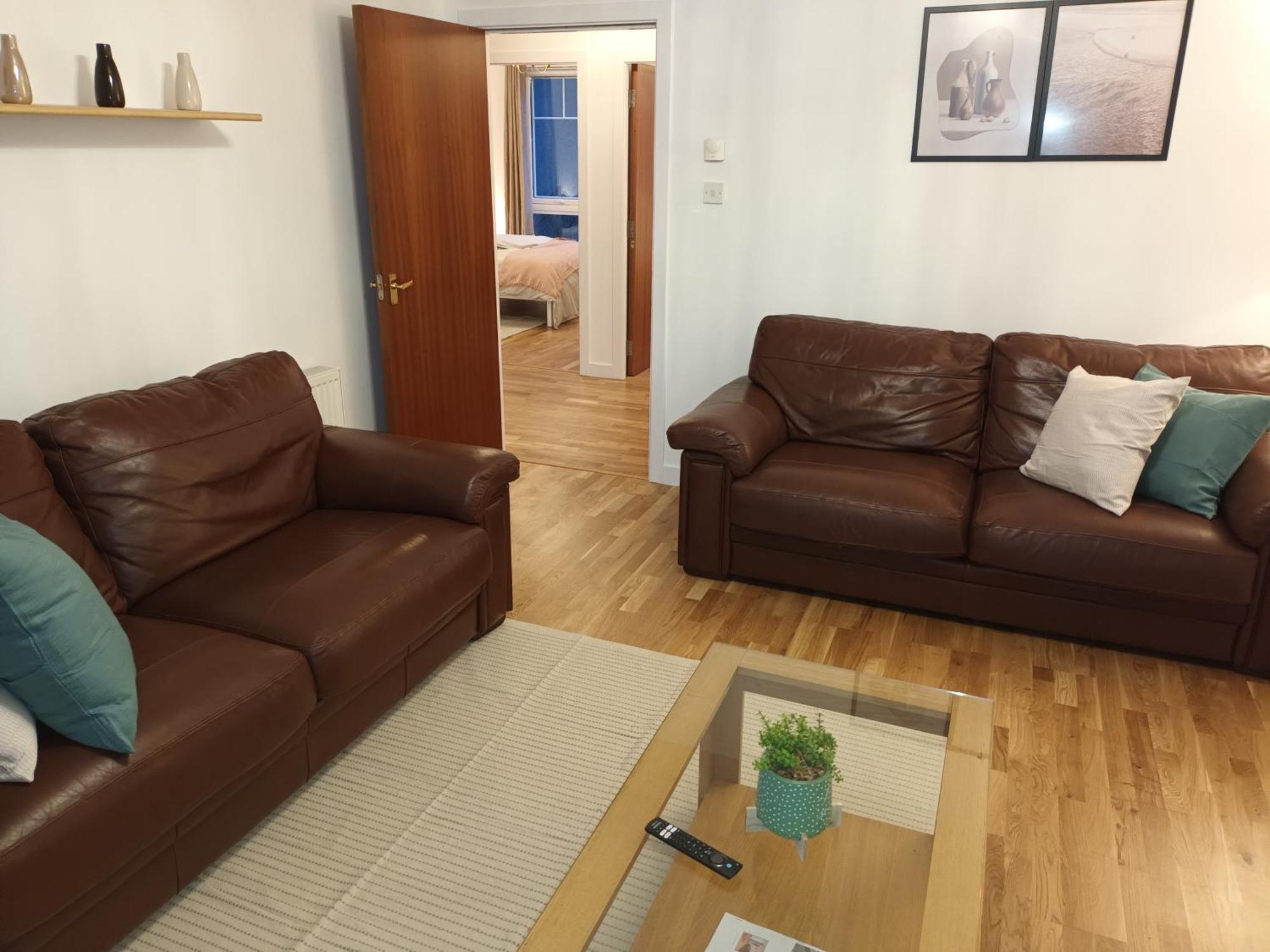 Spacious Elegant 2-Br Apartment In Aberdeen City Centre ภายนอก รูปภาพ
