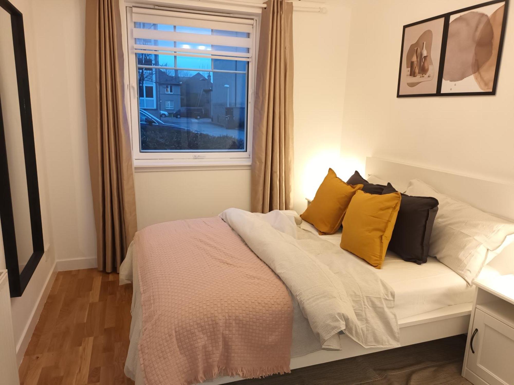 Spacious Elegant 2-Br Apartment In Aberdeen City Centre ภายนอก รูปภาพ